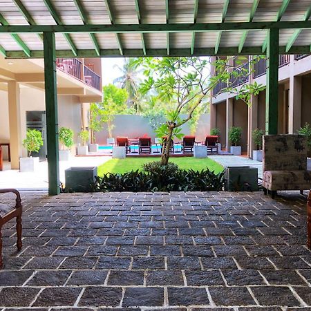 Waves By Tranquil Negombo Exterior foto