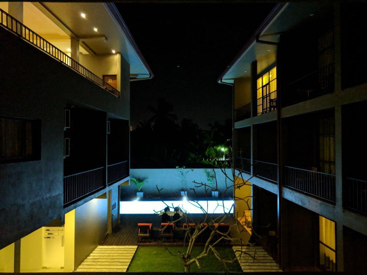 Waves By Tranquil Negombo Exterior foto