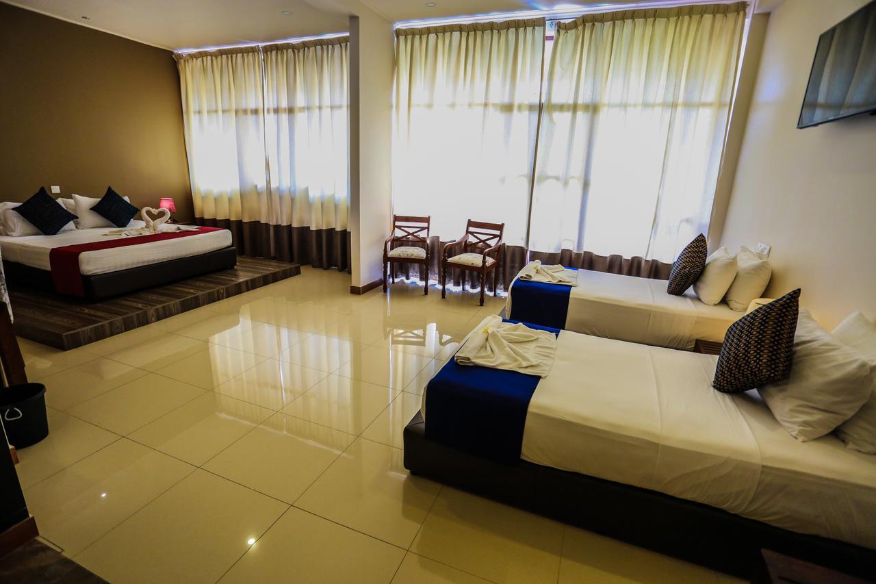 Waves By Tranquil Negombo Exterior foto