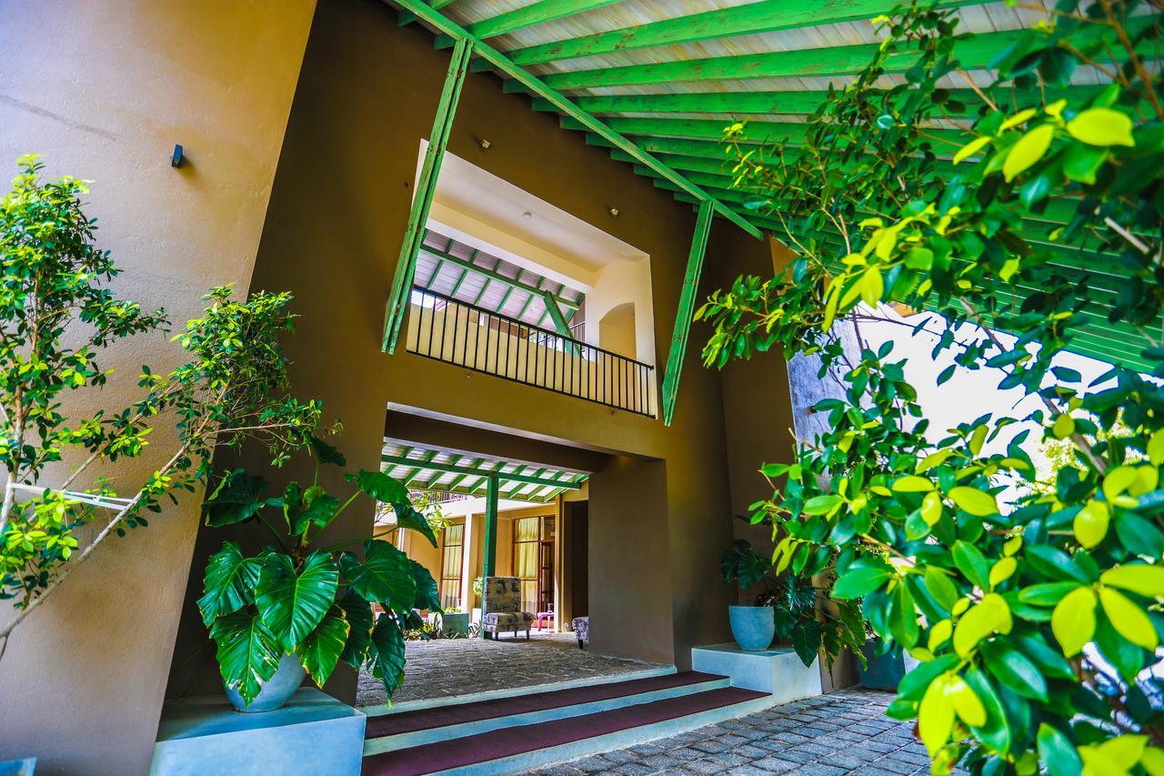 Waves By Tranquil Negombo Exterior foto