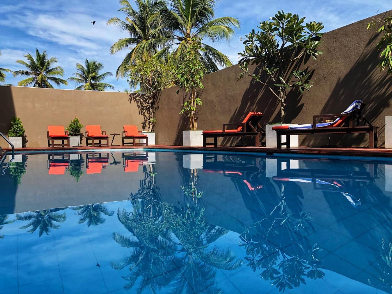 Waves By Tranquil Negombo Exterior foto