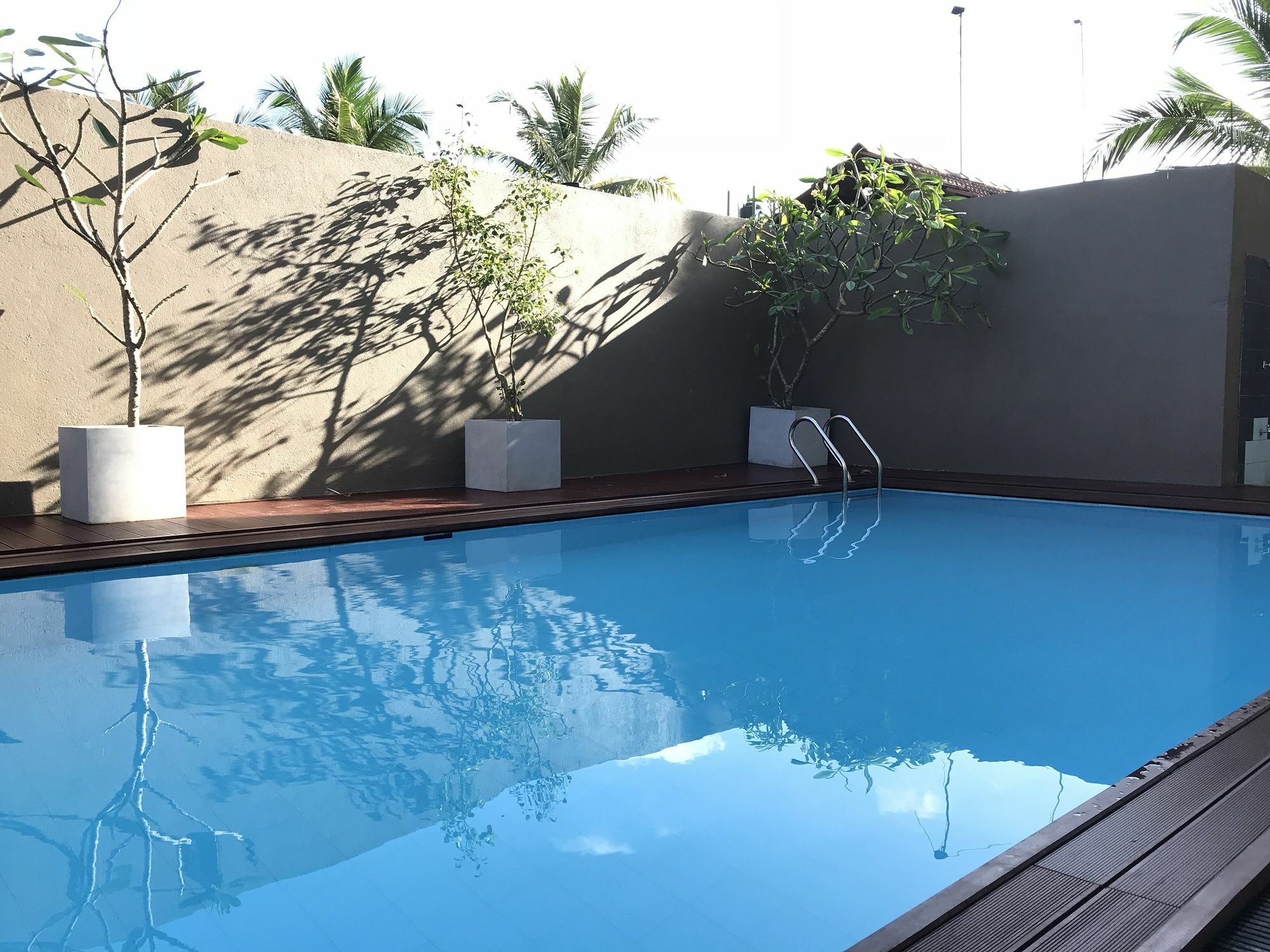 Waves By Tranquil Negombo Exterior foto